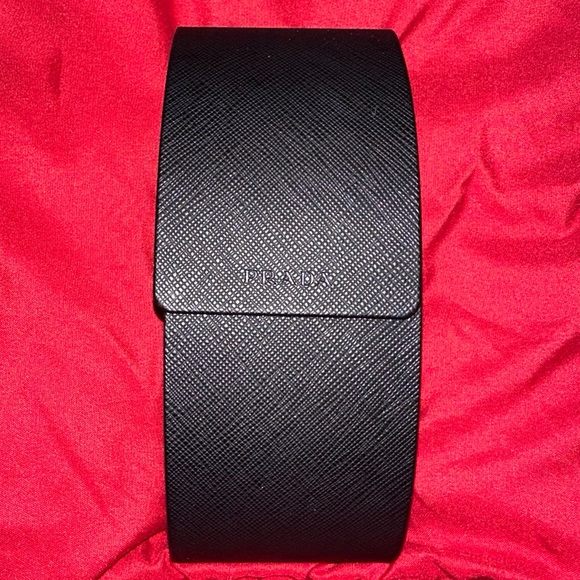 Brand New Authentic Prada Sunglasses in the Prada Case - Picture 5 of 5